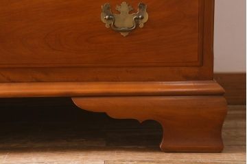 中古　横浜ダニエル(daniel)　アーリーアメリカン　A-104横長整理タンス　エレガントな佇まいが魅力のチェスト(定価約50万円)(引き出し、サイドボード)(R-042520)