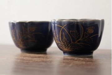 アンティーク雑貨　江戸期　古伊万里　瑠璃金彩花文蕎麦猪口2個セット(向付、和食器)(R-042524)
