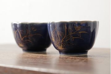 アンティーク雑貨　江戸期　古伊万里　瑠璃金彩花文蕎麦猪口2個セット(向付、和食器)(R-042525)
