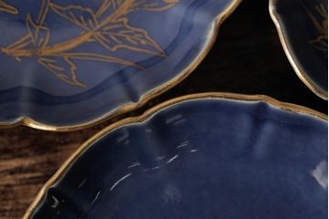 アンティーク雑貨　江戸期　古伊万里　瑠璃金彩花文小皿3枚セット(変形皿、和食器)(R-042527)