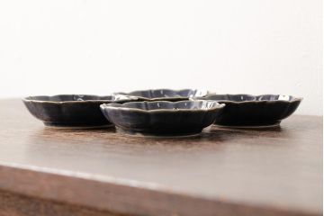 アンティーク雑貨　江戸期　古伊万里　瑠璃金彩花文小皿4枚セット(変形皿、和食器)(R-042531)