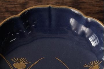アンティーク雑貨　江戸期　古伊万里　瑠璃金彩花文小皿4枚セット(変形皿、和食器)(R-042531)