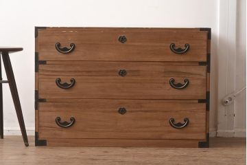 アンティーク家具　前面桐材　金具が個性的な箪笥ローボード(ローチェスト、引き出し、衣装箪笥)(R-042533)