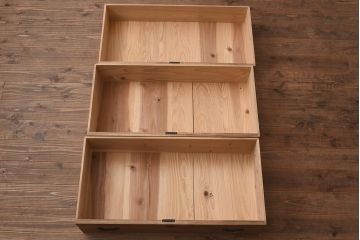 アンティーク家具　前面桐材　金具が個性的な箪笥ローボード(ローチェスト、引き出し、衣装箪笥)(R-042533)