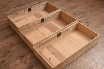 アンティーク家具　前面桐材　金具が個性的な箪笥ローボード(ローチェスト、引き出し、衣装箪笥)(R-042533)