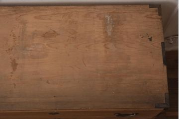 アンティーク家具　前面桐材　金具が個性的な箪笥ローボード(ローチェスト、引き出し、衣装箪笥)(R-042533)