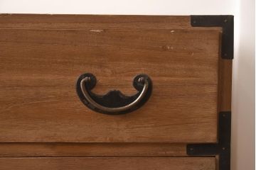 アンティーク家具　前面桐材　金具が個性的な箪笥ローボード(ローチェスト、引き出し、衣装箪笥)(R-042533)