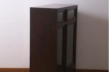 和製アンティーク　大正昭和初期　前面欅材　当店オリジナルガラス　シックな色味で気品あふれる戸棚(収納棚、戸棚、茶棚)(R-042534)