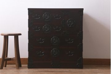 中古　伝統民芸家具　岩谷堂箪笥　No.184　牡丹紋様の金具が目を引く中型タンス(上開)(定価約35万円)(整理箪笥、和タンス、チェスト、小タンス)(R-042535)
