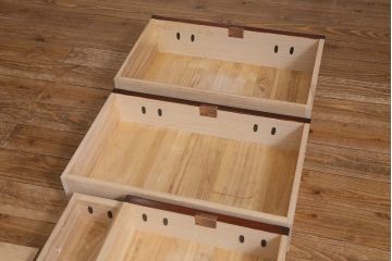 中古　伝統民芸家具　岩谷堂箪笥　No.184　牡丹紋様の金具が目を引く中型タンス(上開)(定価約35万円)(整理箪笥、和タンス、チェスト、小タンス)(R-042535)