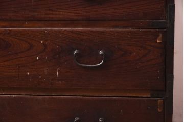 アンティーク家具　昭和初期　前面欅材・共縁　丸金具　漆塗りが上品な箪笥ローボード(チェスト、衣装箪笥、引き出し)(R-042538)