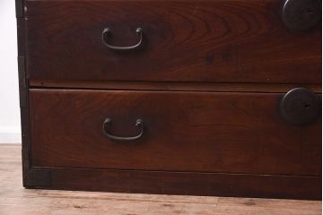 アンティーク家具　昭和初期　前面欅材・共縁　丸金具　漆塗りが上品な箪笥ローボード(チェスト、衣装箪笥、引き出し)(R-042538)