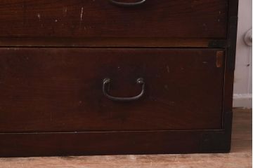 アンティーク家具　昭和初期　前面欅材・共縁　丸金具　漆塗りが上品な箪笥ローボード(チェスト、衣装箪笥、引き出し)(R-042538)