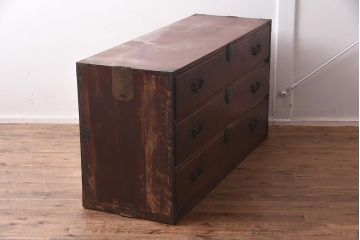 アンティーク家具　昭和初期　前面欅材・共縁　丸金具　漆塗りが上品な箪笥ローボード(チェスト、衣装箪笥、引き出し)(R-042538)