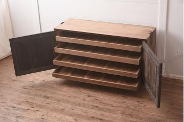 アンティーク家具　昭和初期　縞黒檀　上品な雰囲気の衣装盆付き衣装箪笥(ローボード、和タンス、時代箪笥、テレビ台、テレビボード、着物箪笥)(R-042542)