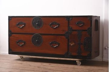 アンティーク家具　明治期　重厚感漂う金具が印象的な時代箪笥(和箪笥、収納棚、戸棚、サイドボード、テレビボード)(R-042543)