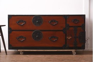 アンティーク家具　明治期　重厚感漂う金具が印象的な時代箪笥(和箪笥、収納棚、戸棚、サイドボード、テレビボード)(R-042543)