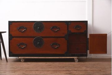 アンティーク家具　明治期　重厚感漂う金具が印象的な時代箪笥(和箪笥、収納棚、戸棚、サイドボード、テレビボード)(R-042543)