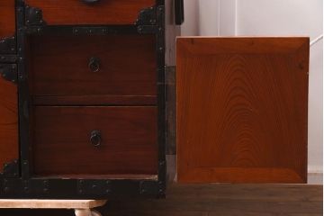 アンティーク家具　明治期　重厚感漂う金具が印象的な時代箪笥(和箪笥、収納棚、戸棚、サイドボード、テレビボード)(R-042543)