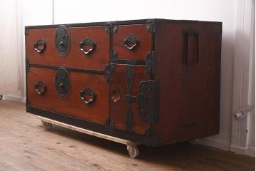 アンティーク家具　明治期　重厚感漂う金具が印象的な時代箪笥(和箪笥、収納棚、戸棚、サイドボード、テレビボード)(R-042543)