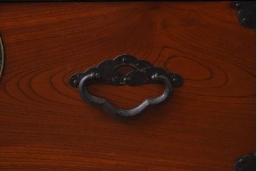 アンティーク家具　明治期　重厚感漂う金具が印象的な時代箪笥(和箪笥、収納棚、戸棚、サイドボード、テレビボード)(R-042543)