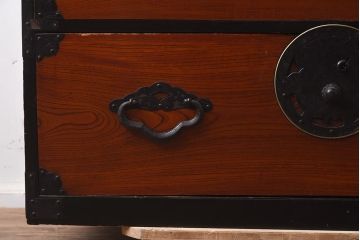 アンティーク家具　明治期　重厚感漂う金具が印象的な時代箪笥(和箪笥、収納棚、戸棚、サイドボード、テレビボード)(R-042543)