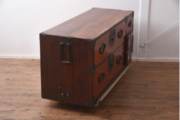 アンティーク家具　明治期　重厚感漂う金具が印象的な時代箪笥(和箪笥、収納棚、戸棚、サイドボード、テレビボード)(R-042543)