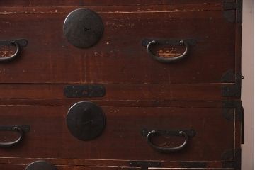 アンティーク家具　和製アンティーク　錆びた金具が味わい深い重ねタンス(引き出し、衣装箪笥、ローボード)(R-042544)