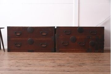 アンティーク家具　和製アンティーク　錆びた金具が味わい深い重ねタンス(引き出し、衣装箪笥、ローボード)(R-042544)