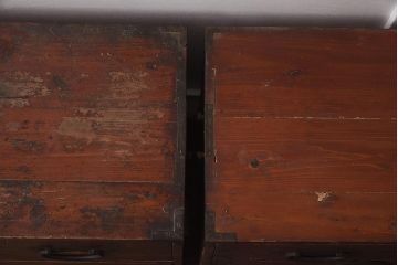 アンティーク家具　和製アンティーク　錆びた金具が味わい深い重ねタンス(引き出し、衣装箪笥、ローボード)(R-042544)