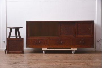 アンティーク家具　昭和初期　独特な杢目が魅力的なローボード(戸棚、収納棚、テレビボード)(R-042546)