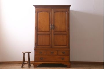 中古　横浜クラシック家具　ダニエル(Daniel)　アーリーアメリカン　ワードローブ(洋服タンス)(定価約100万円)(R-042547)