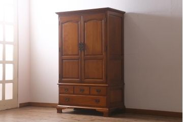 中古　横浜クラシック家具　ダニエル(Daniel)　アーリーアメリカン　ワードローブ(洋服タンス)(定価約100万円)(R-042547)