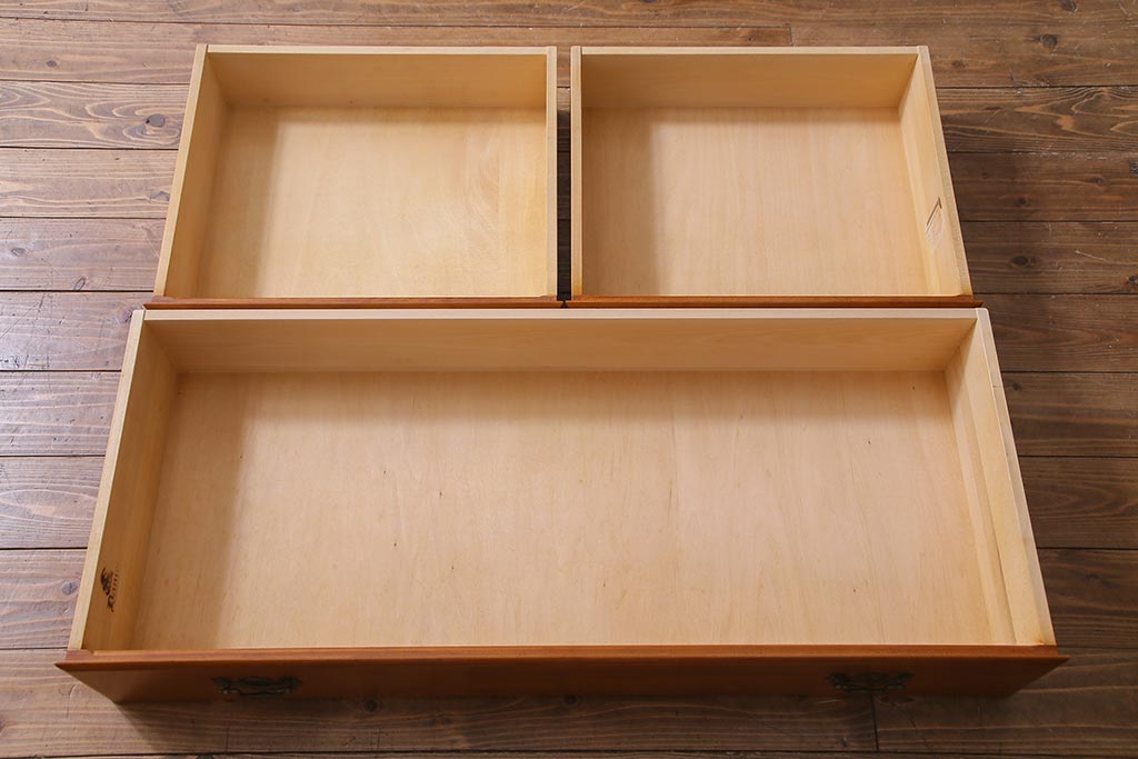 中古　横浜ダニエル(daniel)　A-103　エレガントな意匠が素敵な整理タンス(チェスト、引き出し)(定価約60万)(R-042548)