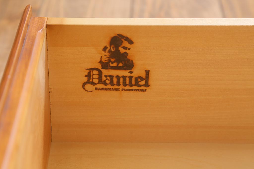 中古　横浜ダニエル(daniel)　A-103　エレガントな意匠が素敵な整理タンス(チェスト、引き出し)(定価約60万)(R-042548)