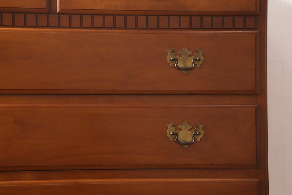 中古　横浜ダニエル(daniel)　A-103　エレガントな意匠が素敵な整理タンス(チェスト、引き出し)(定価約60万)(R-042548)