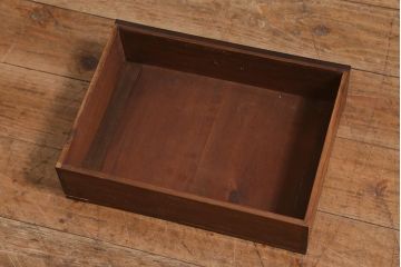 ビンテージ家具　指物家具　銘入り　菊と菖蒲　彫りが素敵な桑材　製の倹飩(けんどん)式戸棚(収納棚、飾棚)(R-042550)