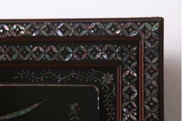 時代物　昭和中期　細かな螺鈿の装飾が美しい飾り棚(飾棚、茶棚)(R-042551)