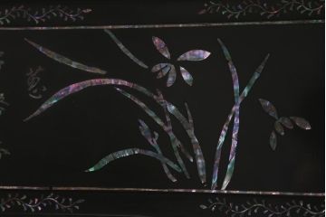 時代物　昭和中期　細かな螺鈿の装飾が美しい飾り棚(飾棚、茶棚)(R-042551)
