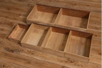 アンティーク家具　漆塗り　三方欅材　玉杢　貫録と上品さを兼ね備えた上手物の茶箪笥(茶棚、収納棚、キャビネット)(R-042553)