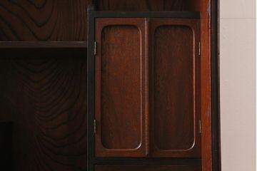 アンティーク家具　漆塗り　三方欅材　玉杢　貫録と上品さを兼ね備えた上手物の茶箪笥(茶棚、収納棚、キャビネット)(R-042553)