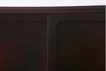 アンティーク家具　漆塗り　三方欅材　玉杢　貫録と上品さを兼ね備えた上手物の茶箪笥(茶棚、収納棚、キャビネット)(R-042553)