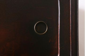 アンティーク家具　漆塗り　三方欅材　玉杢　貫録と上品さを兼ね備えた上手物の茶箪笥(茶棚、収納棚、キャビネット)(R-042553)
