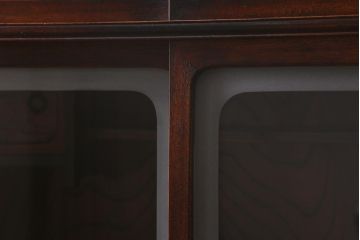 アンティーク家具　漆塗り　三方欅材　玉杢　貫録と上品さを兼ね備えた上手物の茶箪笥(茶棚、収納棚、キャビネット)(R-042553)