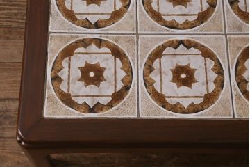 ヴィンテージ家具　北欧ビンテージ　G-PLAN(ジープラン)　チーク材　レトロな模様のタイルトップが魅力のコーヒーテーブル(センターテーブル)(R-042554)