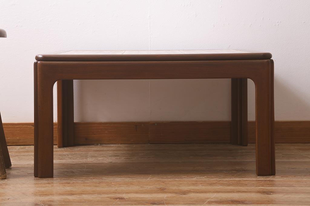 ヴィンテージ家具　北欧ビンテージ　G-PLAN(ジープラン)　チーク材　レトロな模様のタイルトップが魅力のコーヒーテーブル(センターテーブル)(R-042554)