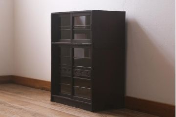 アンティーク家具　和製アンティーク　松竹梅の透かしが魅力的なガラス戸棚(収納棚、キャビネット)(R-042555)