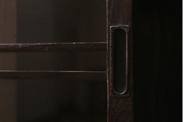 アンティーク家具　和製アンティーク　松竹梅の透かしが魅力的なガラス戸棚(収納棚、キャビネット)(R-042555)