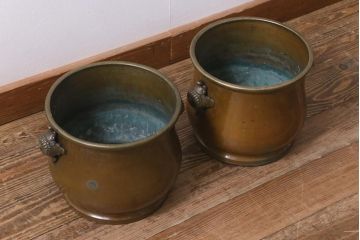アンティーク雑貨　取っ手がおしゃれな真鍮火鉢一対(手あぶり、金属火鉢)(R-042572)