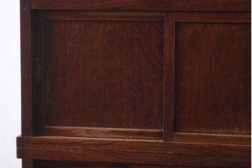 アンティーク家具　大正昭和初期　前面ケヤキ材　レトロな佇まいが魅力の重ね戸棚(関東水屋箪笥、茶箪笥、収納棚、キャビネット)(R-042573)